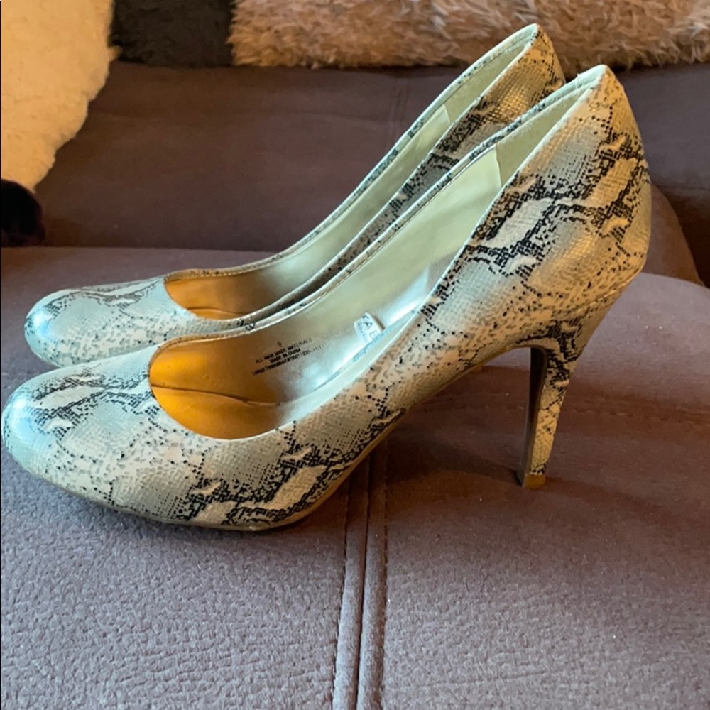 MOSSIMO Faux Snakeskin Heels Size 9